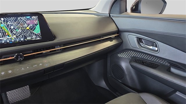 Used 2023 Nissan Ariya AWD image 20