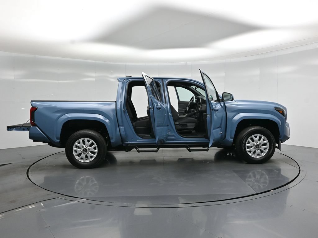 Used 2026 Toyota Tacoma SR5 AWD/4WD image 5