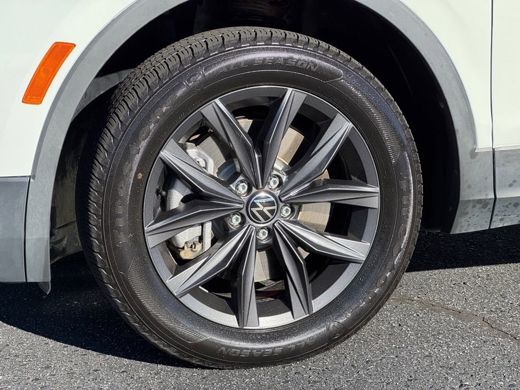 Used 2024 Volkswagen Tiguan SE image 9