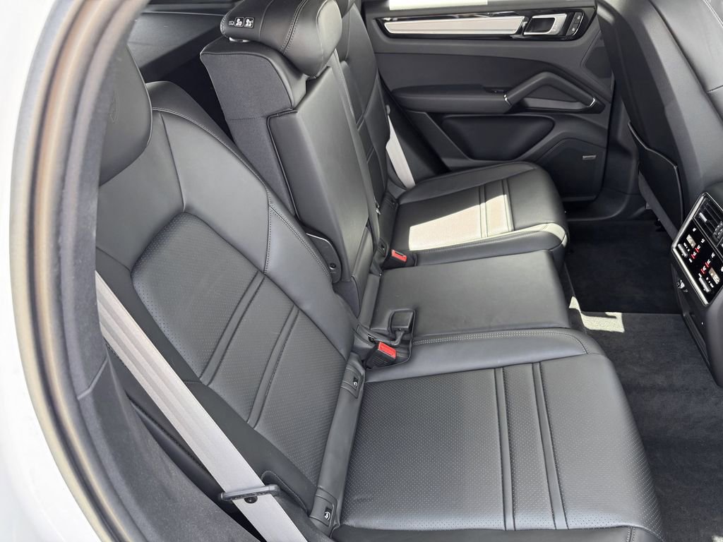 Used 2023 Porsche Cayenne Coupe AWD/4WD image 29