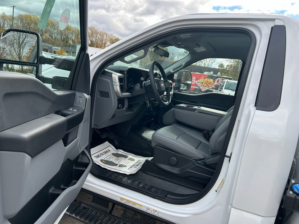 New 2026 Ford F550 4x4 Regular Cab Super Duty image 14