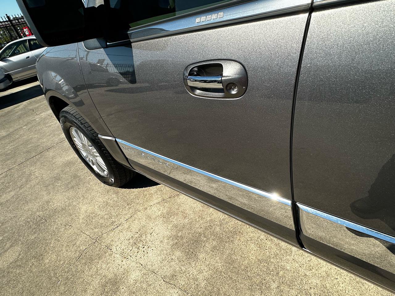 Used 2012 Lincoln Navigator 2WD image 12