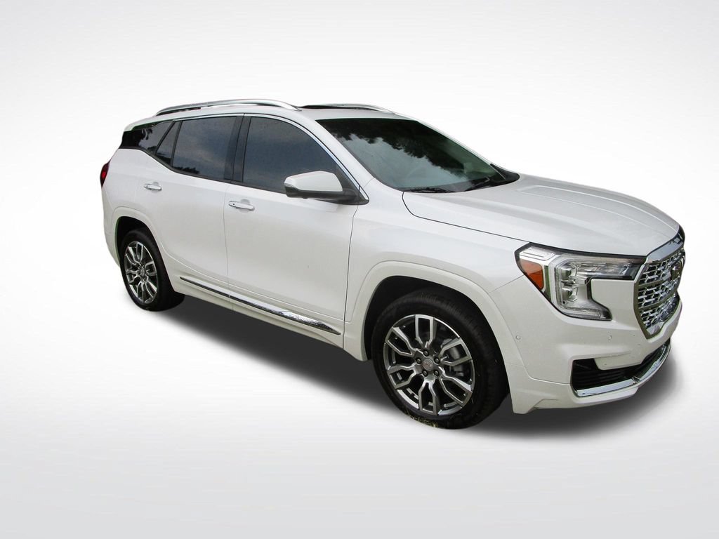 Used 2024 GMC Terrain Denali w/ Denali Premium Package AWD/4WD image 7