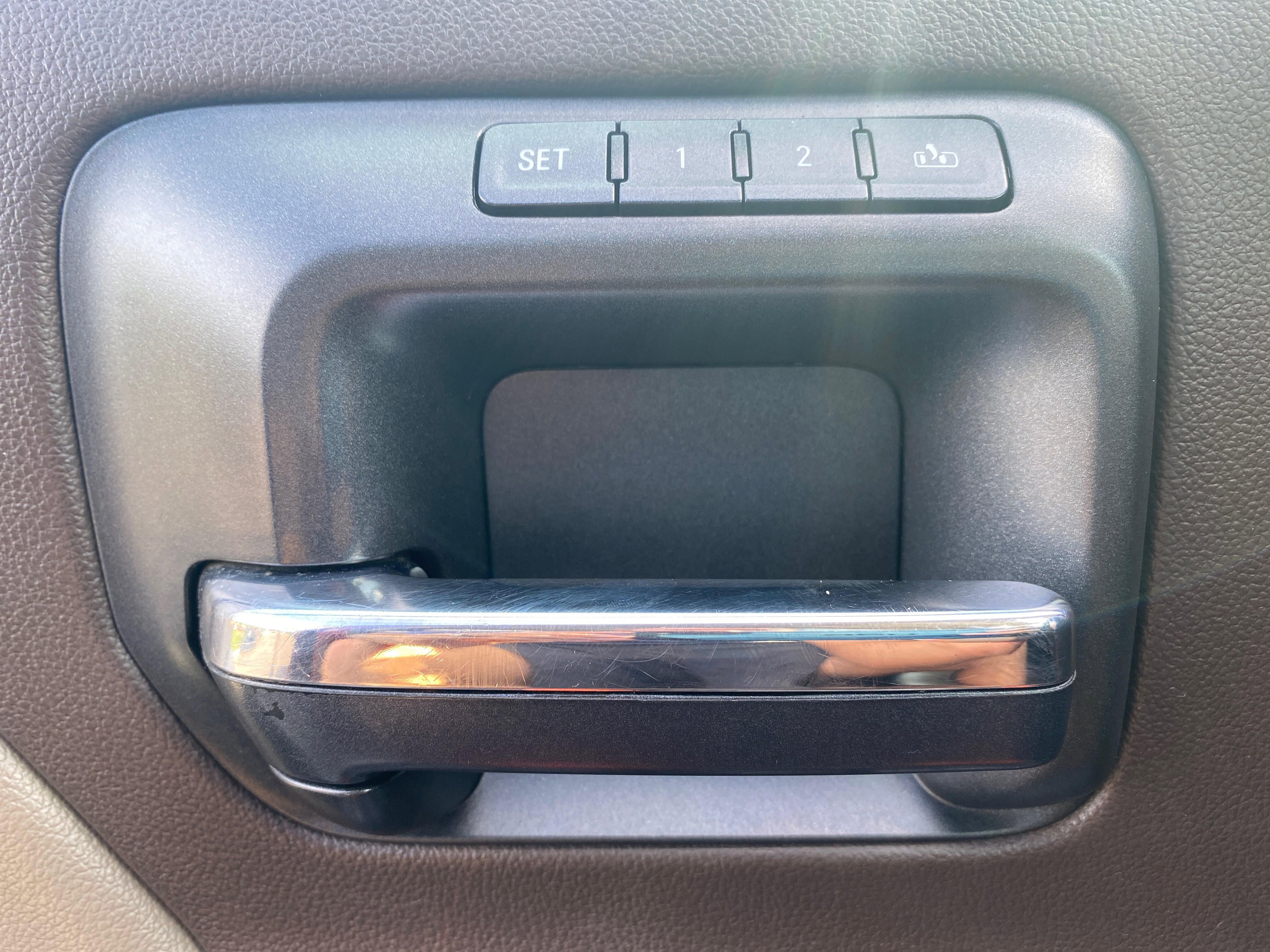 Used 2016 GMC Sierra 3500 Denali w/ Duramax Plus Package image 24