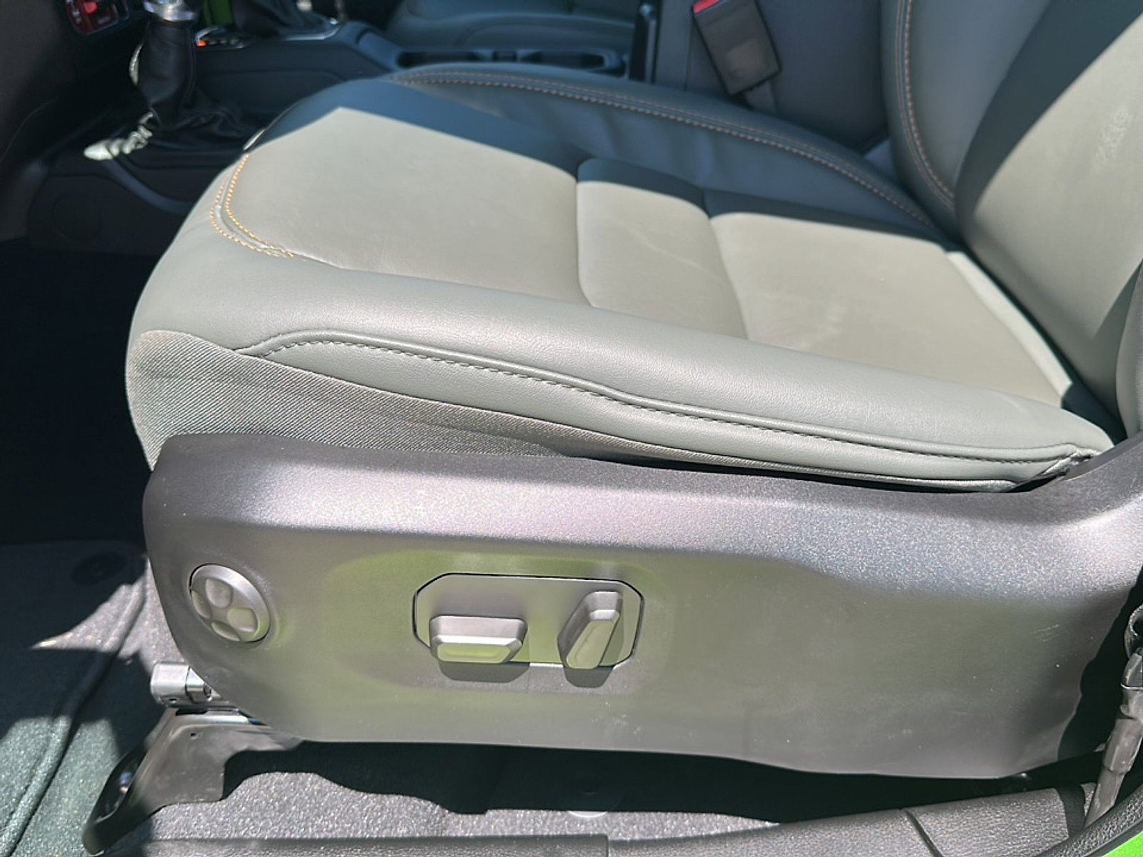 Used 2025 Jeep Gladiator Mojave image 15