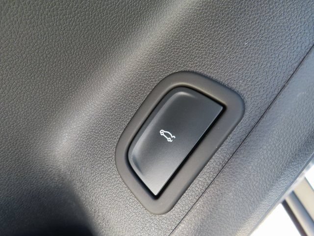 Used 2025 Chevrolet Traverse LT AWD/4WD image 12