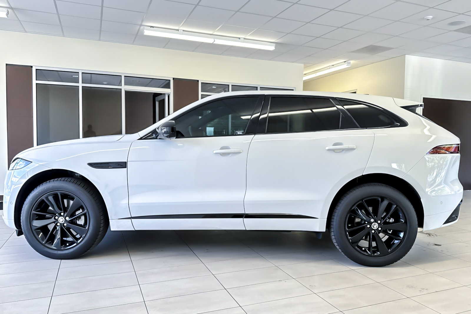 Used 2026 Jaguar F-PACE R-Dynamic S AWD/4WD image 7