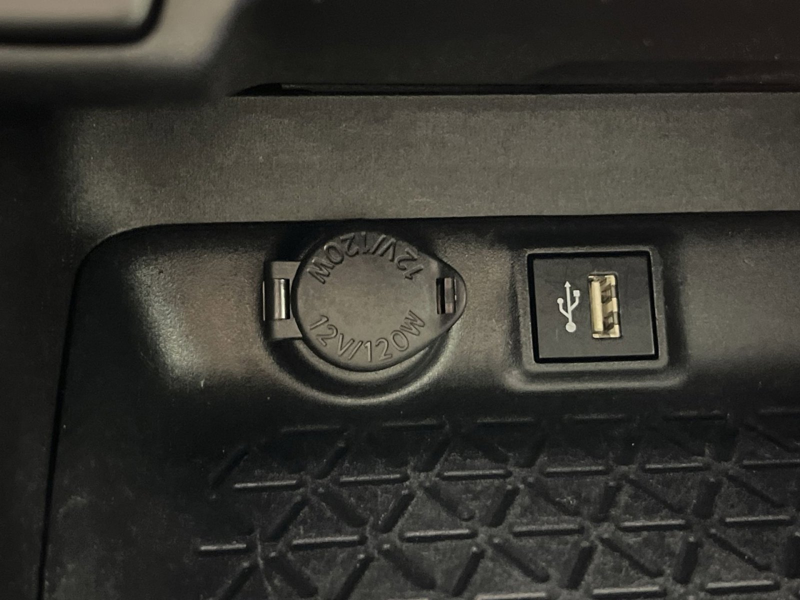 Used 2025 Toyota RAV4 XLE image 33