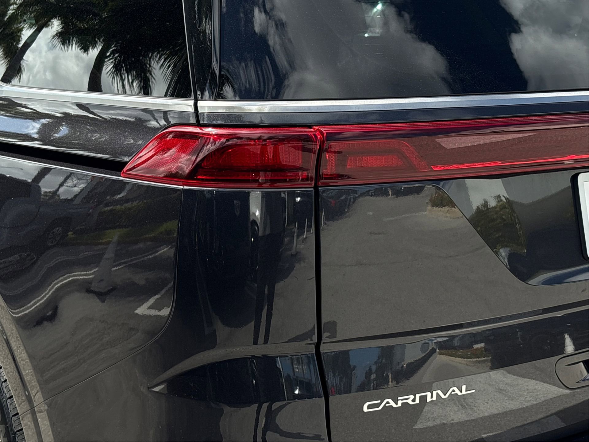 Used 2023 Kia Carnival SX image 15