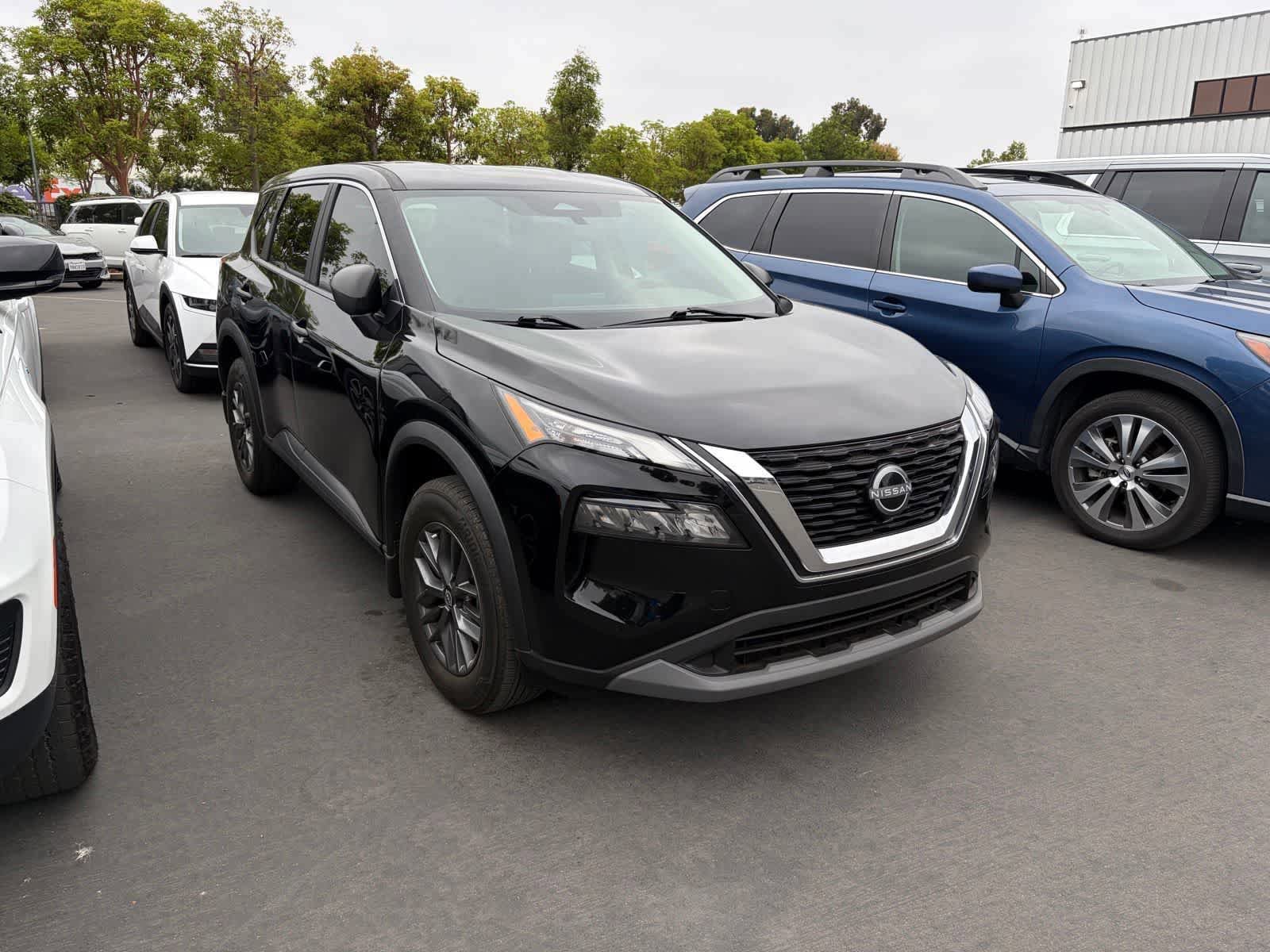 Used 2023 Nissan Rogue S FWD image 2