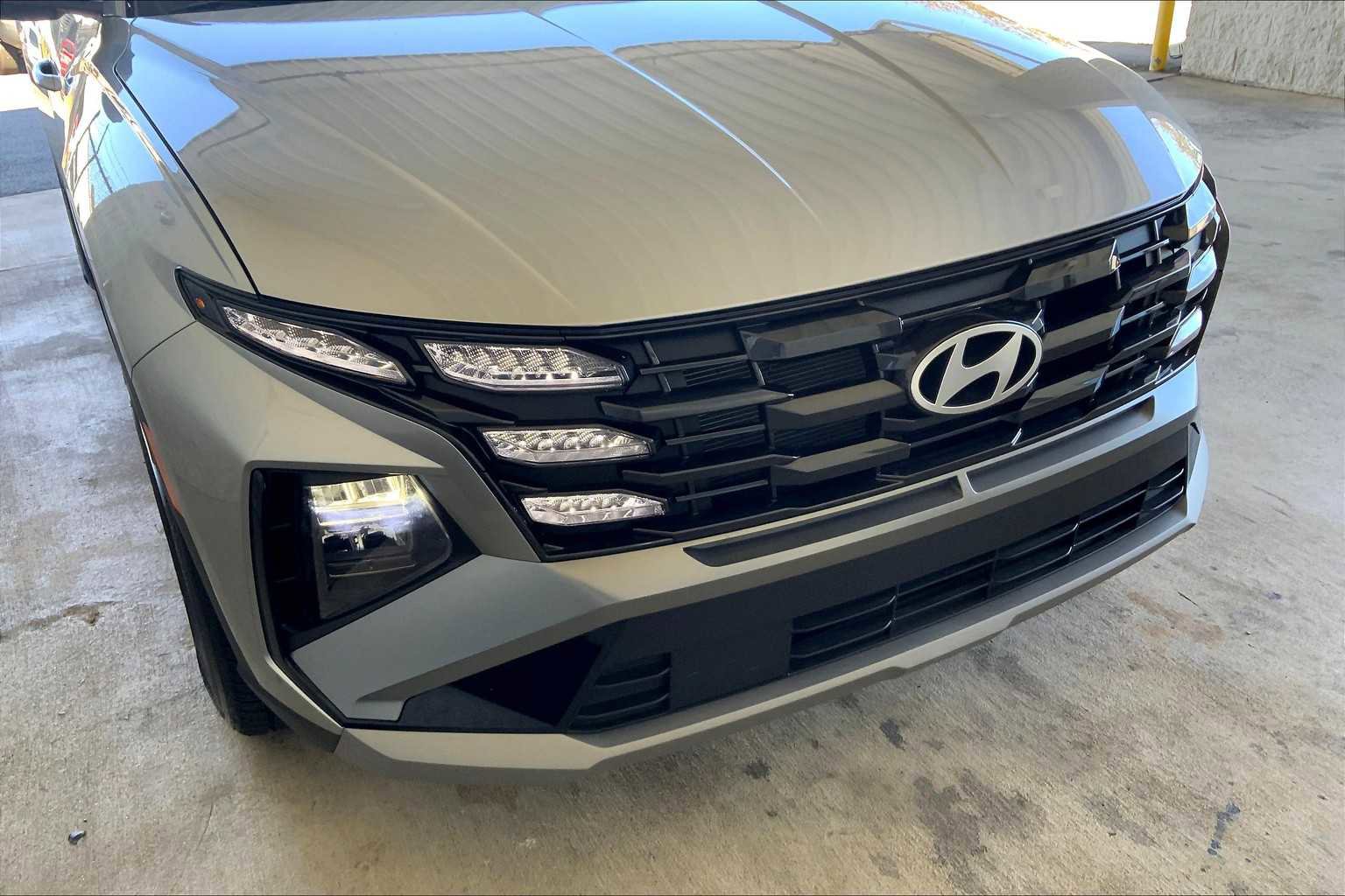 Used 2025 Hyundai Tucson SE image 55