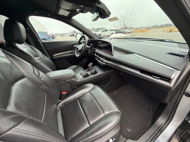 Used 2025 Cadillac XT4 Premium Luxury image 25
