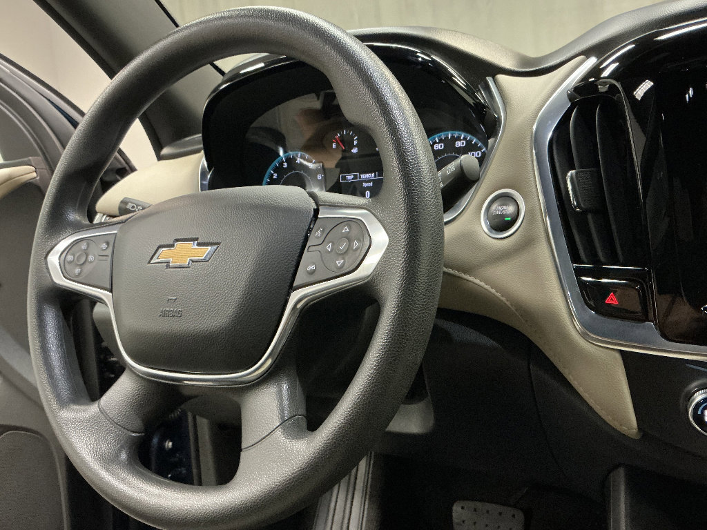 Used 2022 Chevrolet Traverse LS FWD image 17