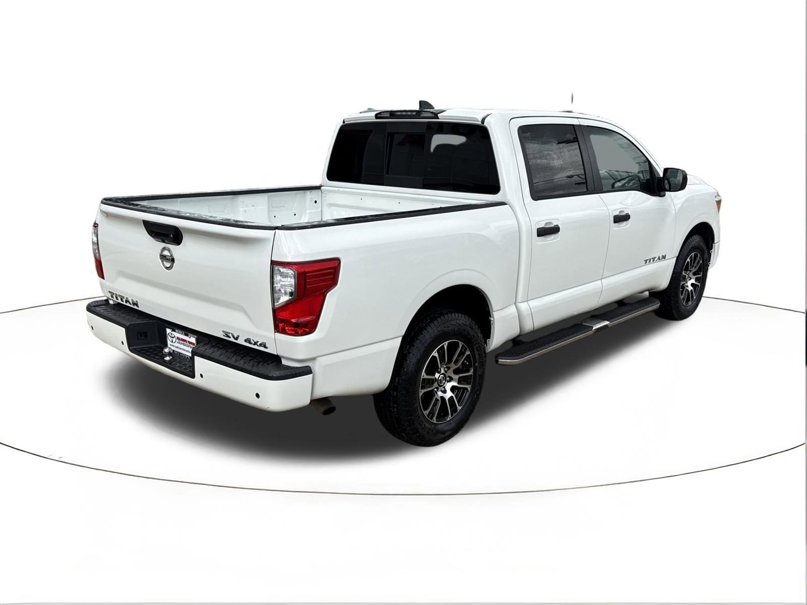 Used 2022 Nissan Titan SV image 3