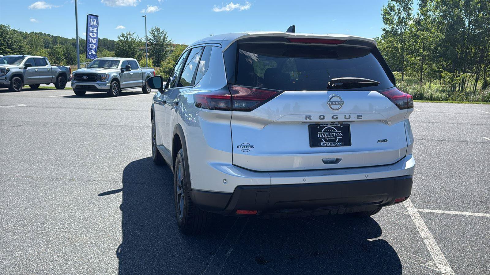 Used 2025 Nissan Rogue S AWD/4WD image 7