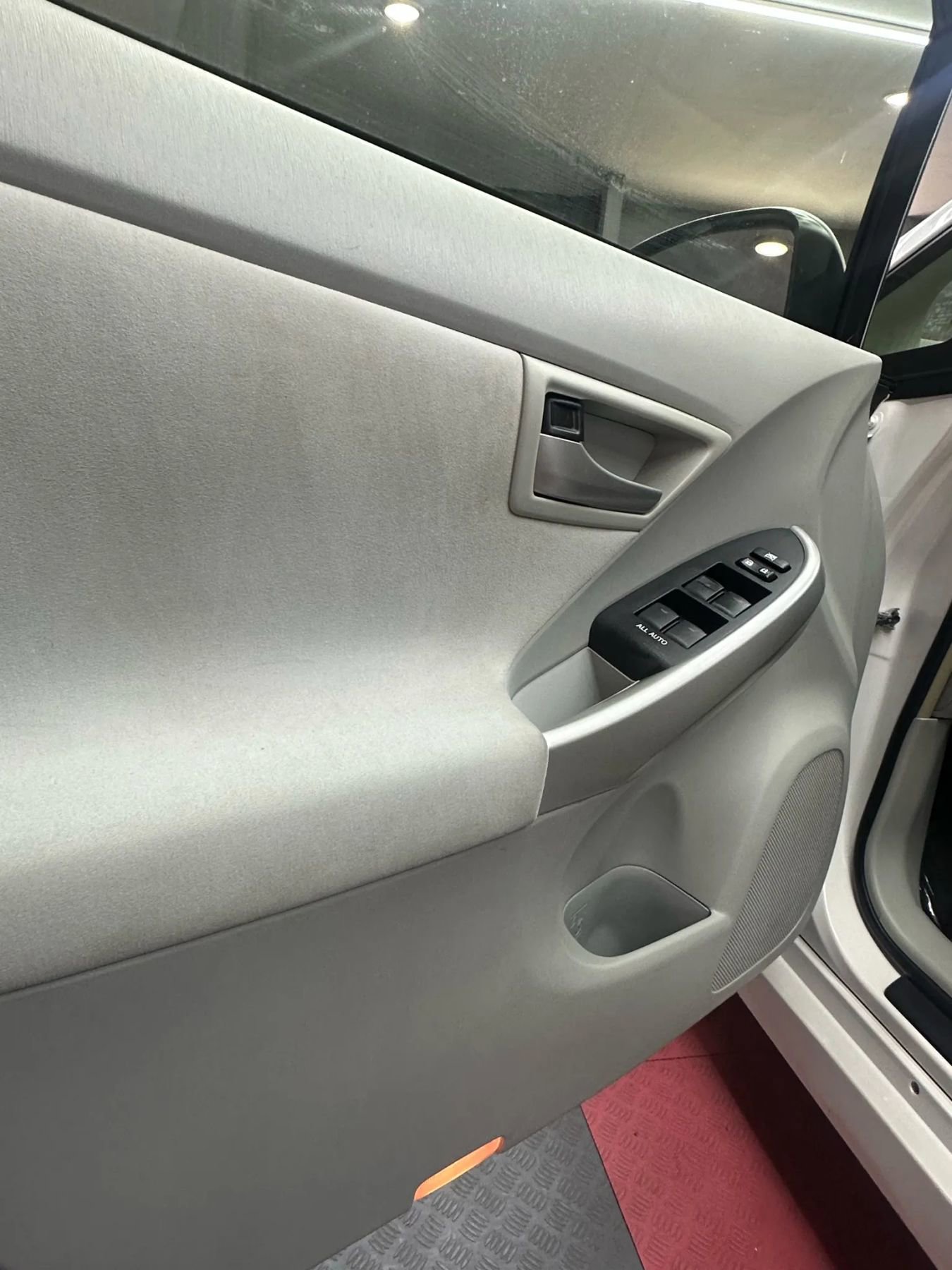 Used 2013 Toyota Prius Three w/ Solar Roof Pkg image 9