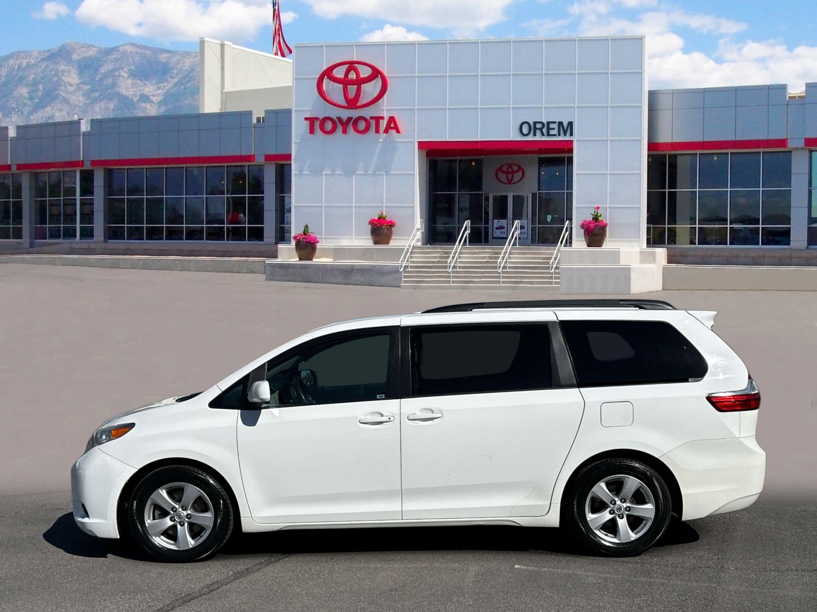Used 2015 Toyota Sienna LE image 6