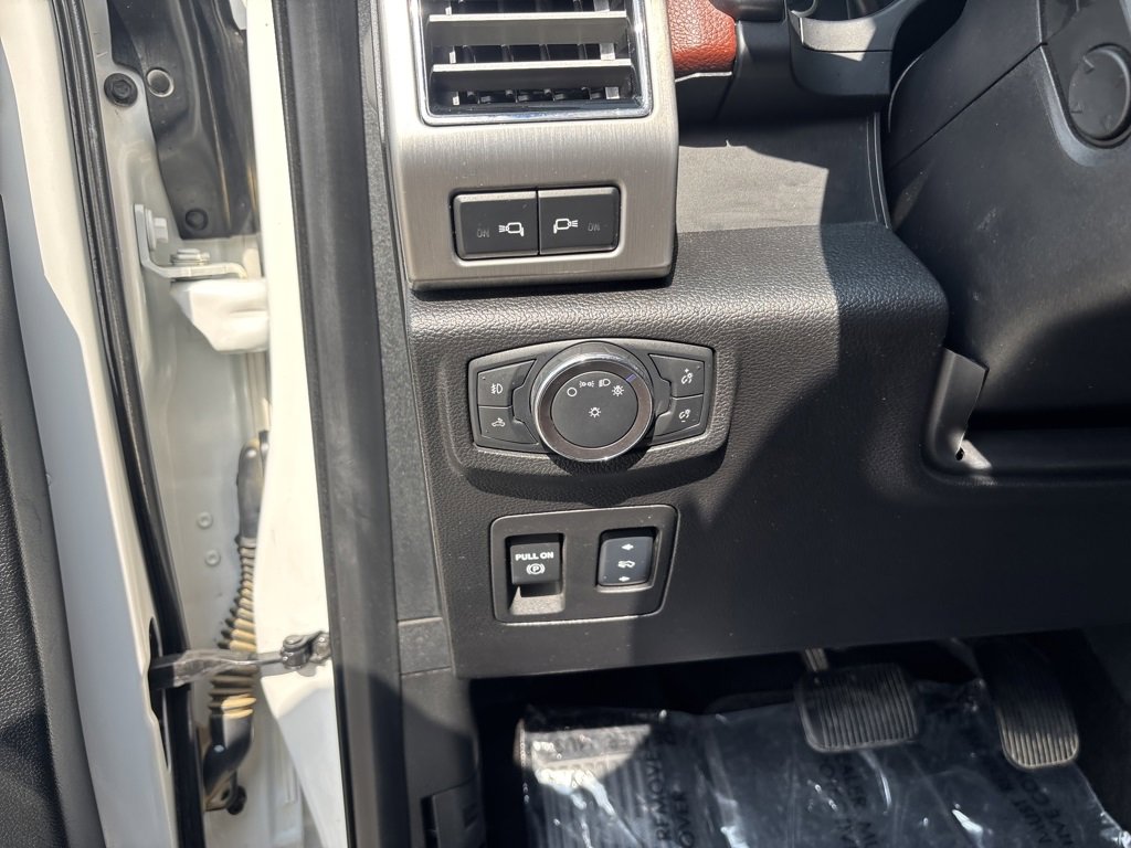 Used 2018 Ford F150 Platinum w/ Equipment Group 701A Luxury image 19