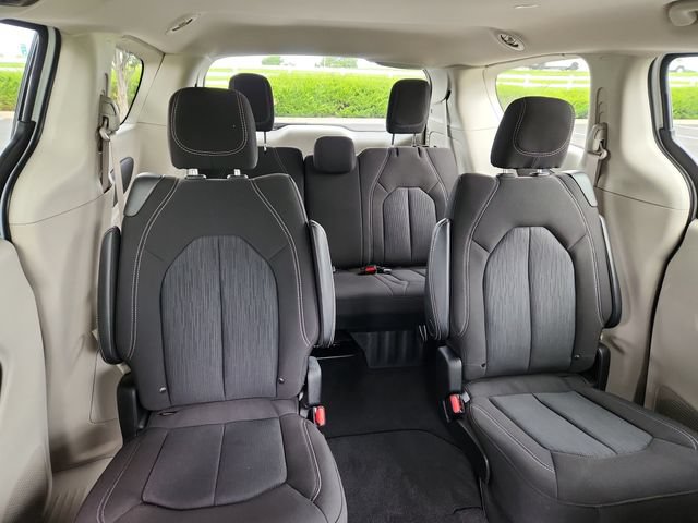 Used 2022 Chrysler Voyager LX FWD image 29