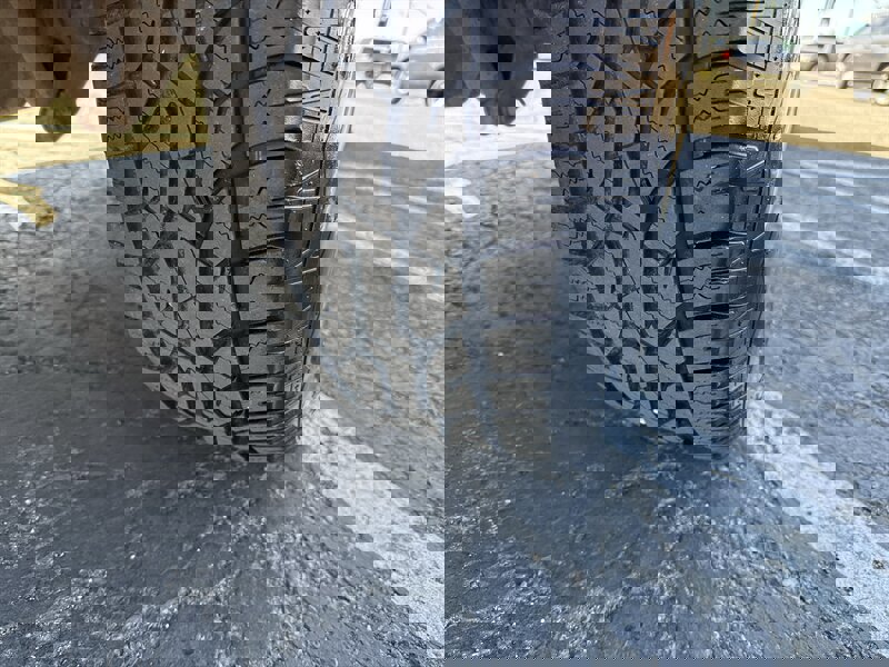 Used 2004 Ford Excursion XLT image 13