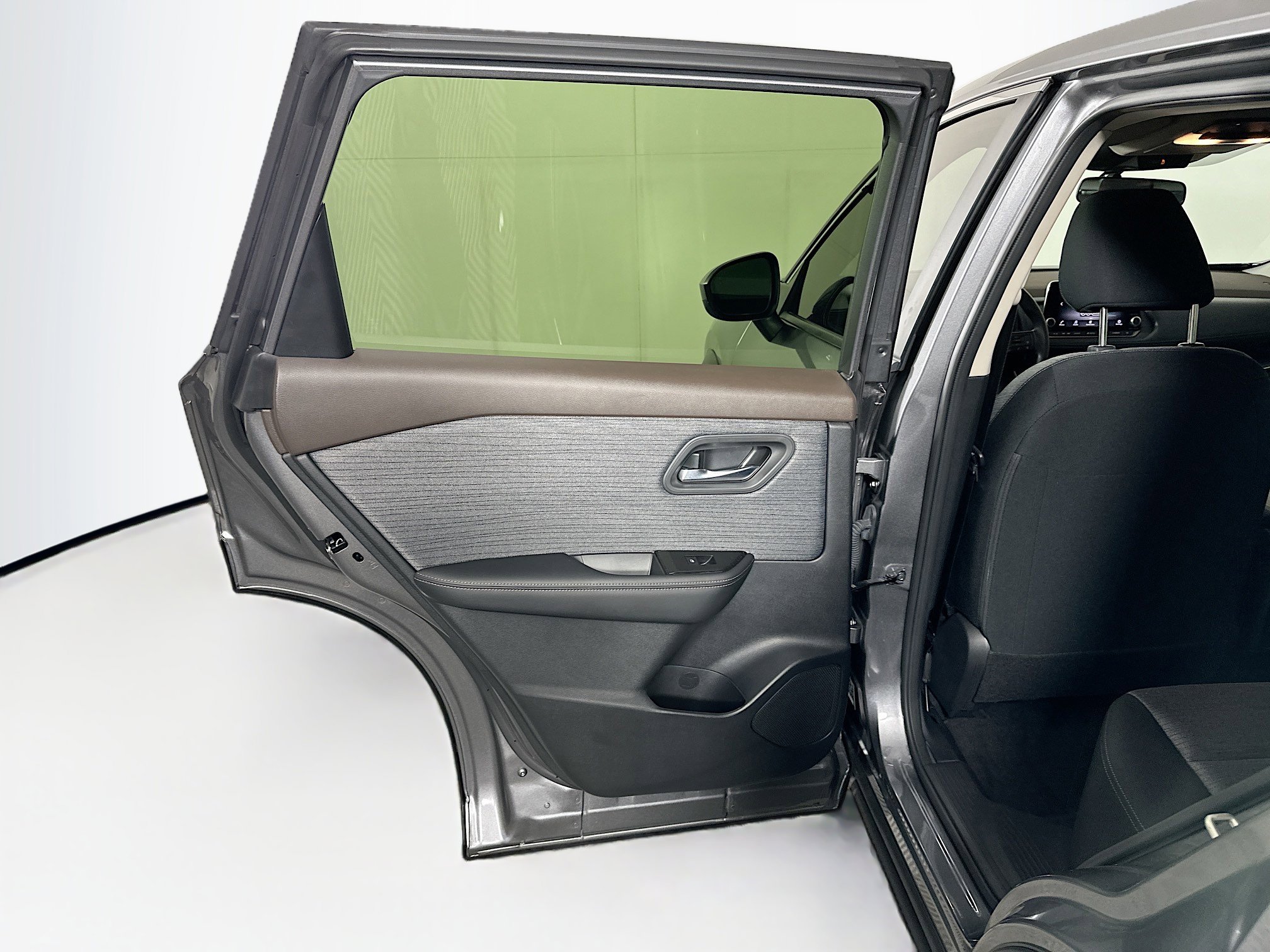 Used 2023 Nissan Rogue SV image 25