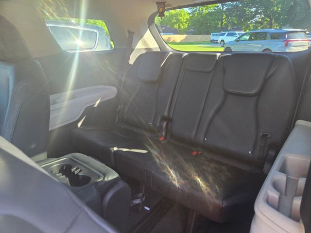 Used 2022 Kia Carnival LX FWD image 19