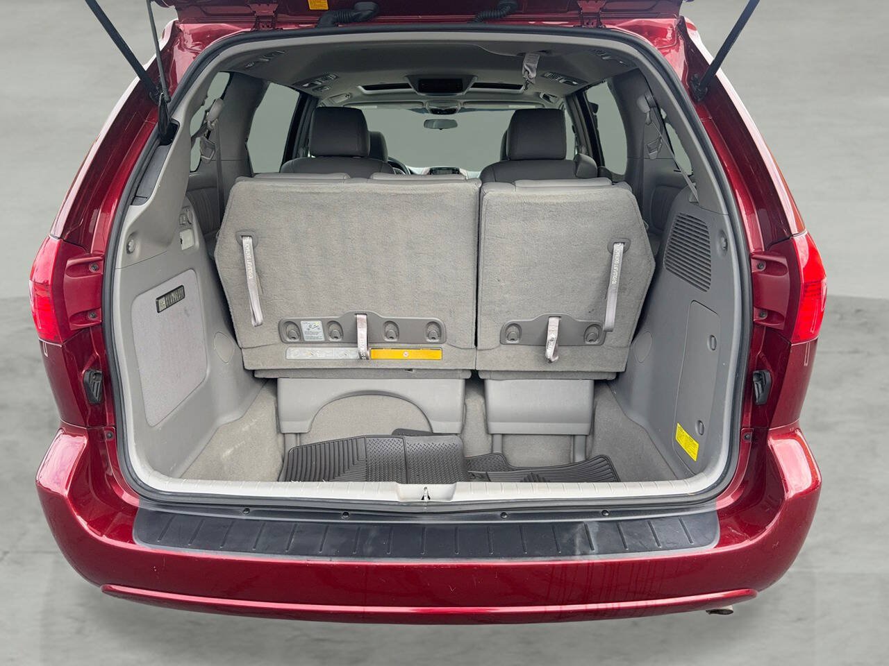 Used 2004 Toyota Sienna XLE w/ XLE Pkg 19 FWD image 25