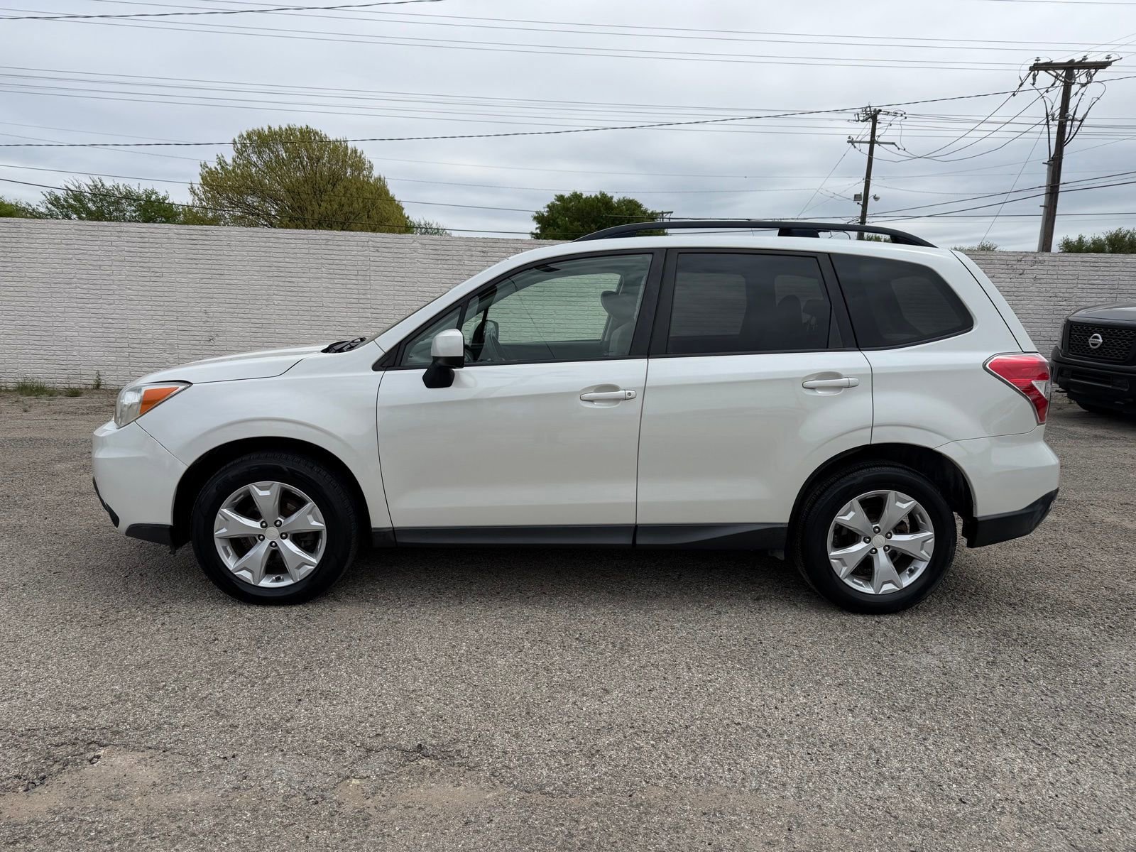 Used 2015 Subaru Forester 2.5i Premium w/ All-Weather Package image 3