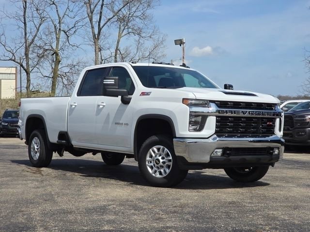 Used 2022 Chevrolet Silverado 2500 LT w/ Convenience Package AWD/4WD image 2