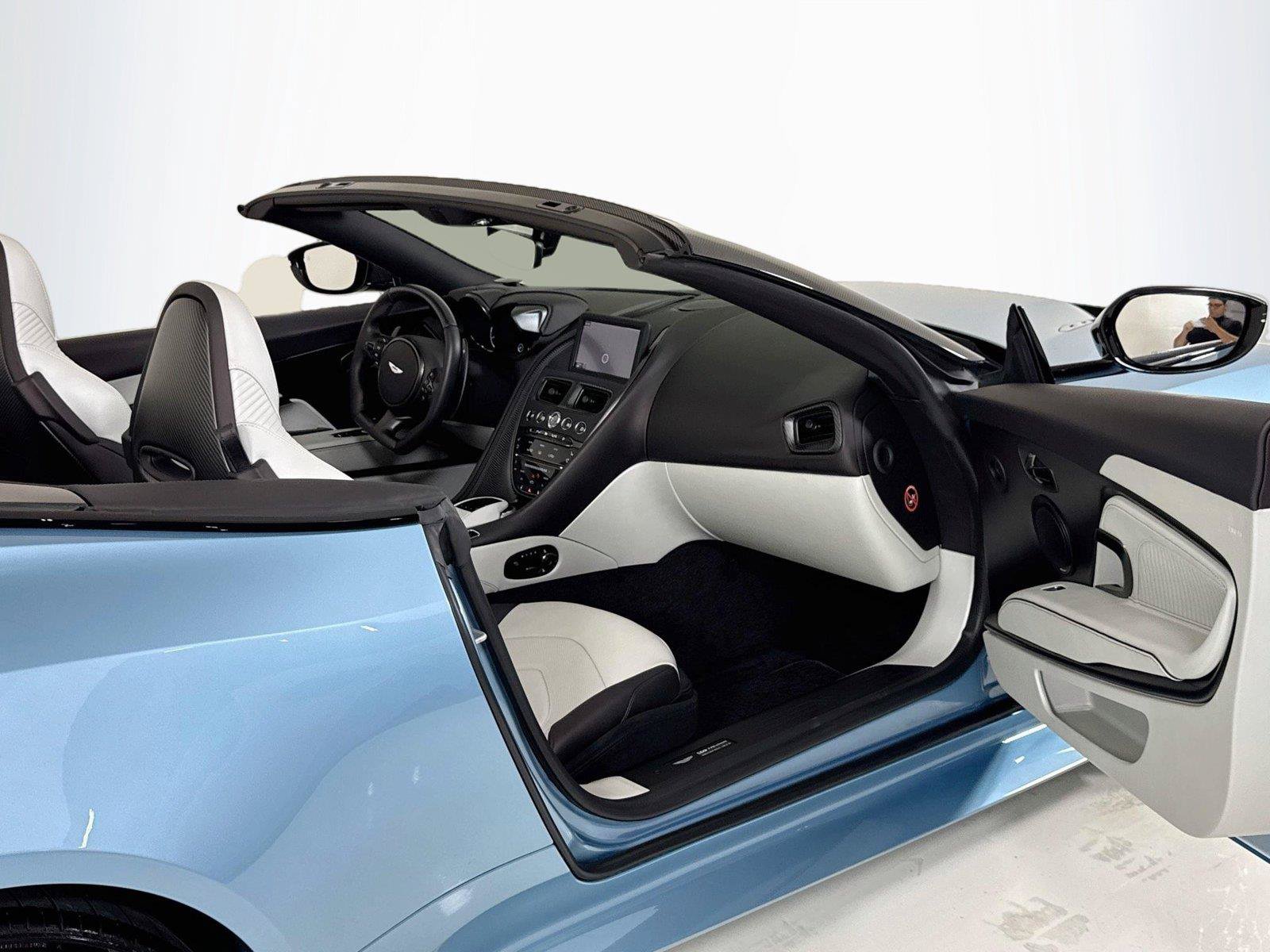 Used 2023 Aston Martin DBS Superleggera Volante RWD image 28