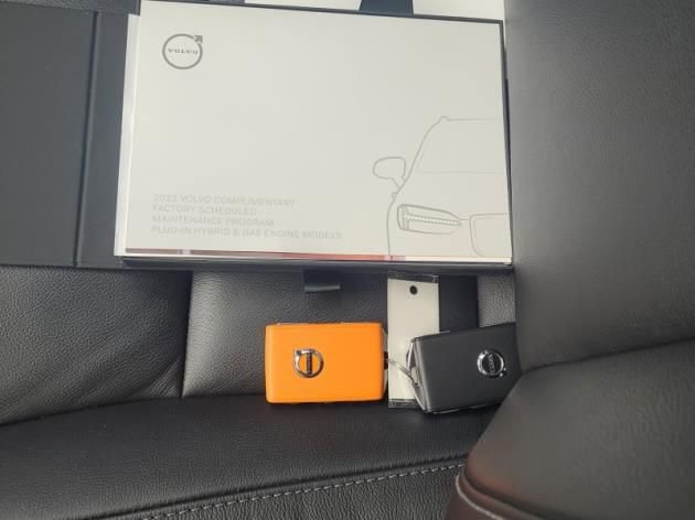 Certified 2023 Volvo XC40 B5 Plus w/ Protection Package Premier image 5