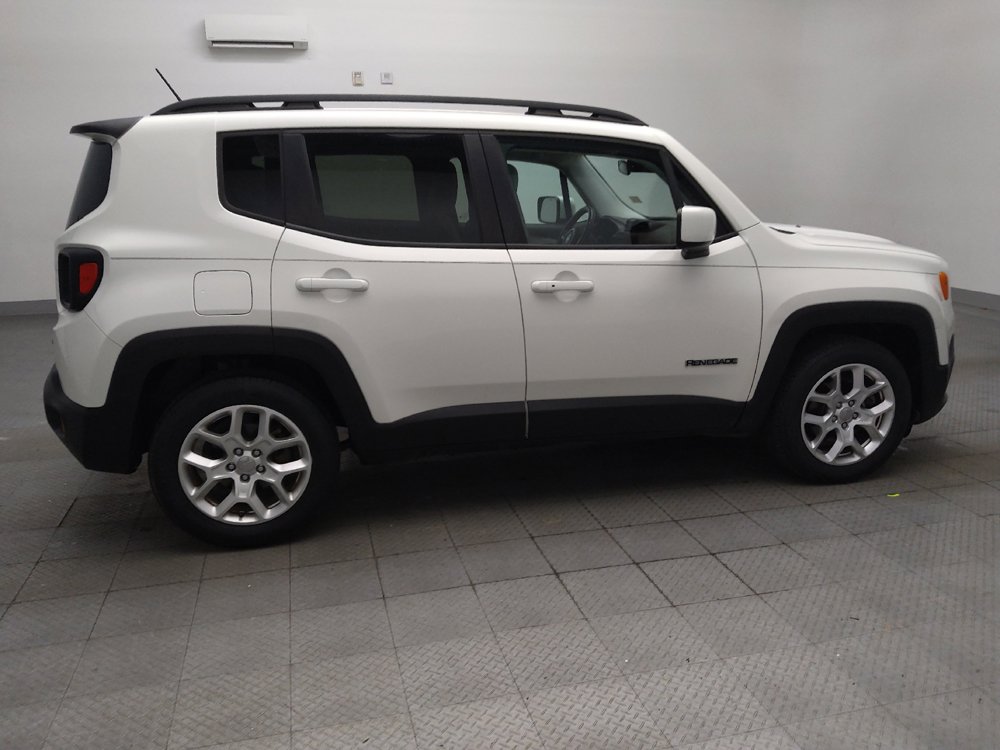 Used 2017 Jeep Renegade Latitude FWD image 10