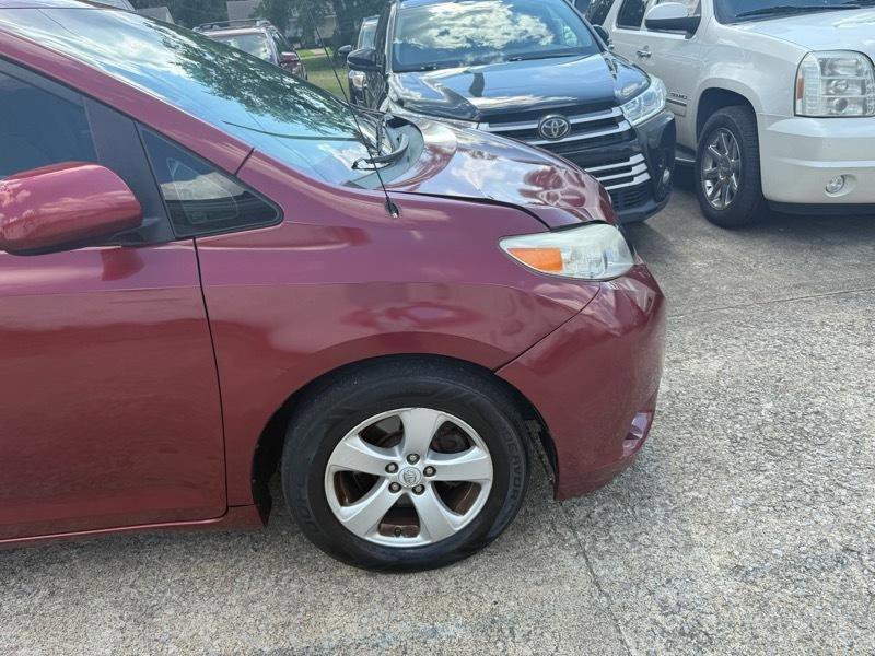 Used 2012 Toyota Sienna LE FWD image 14