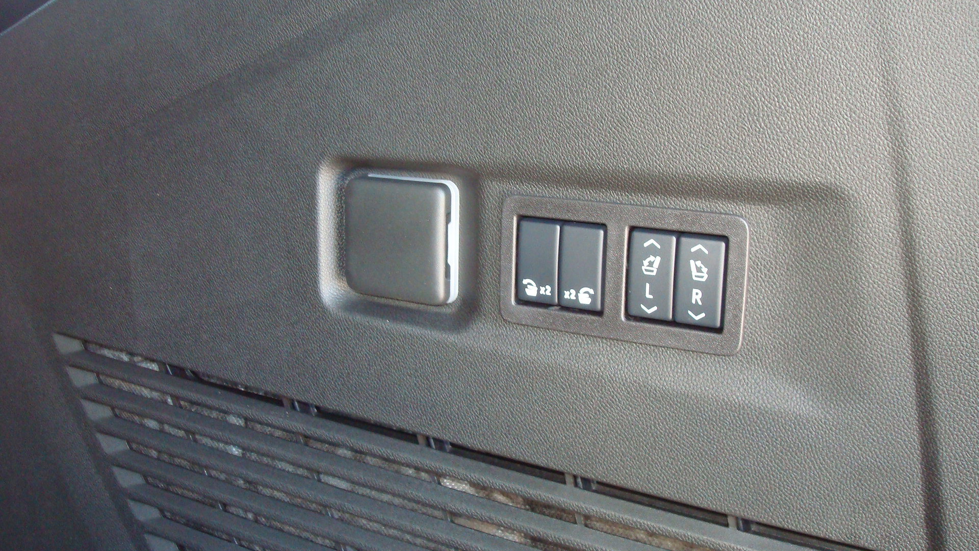 New 2026 Chevrolet Suburban High Country image 14