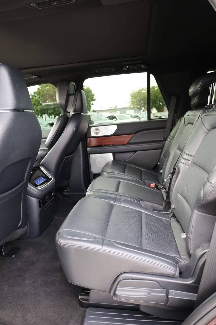 Used 2023 Lincoln Navigator Reserve AWD/4WD image 18