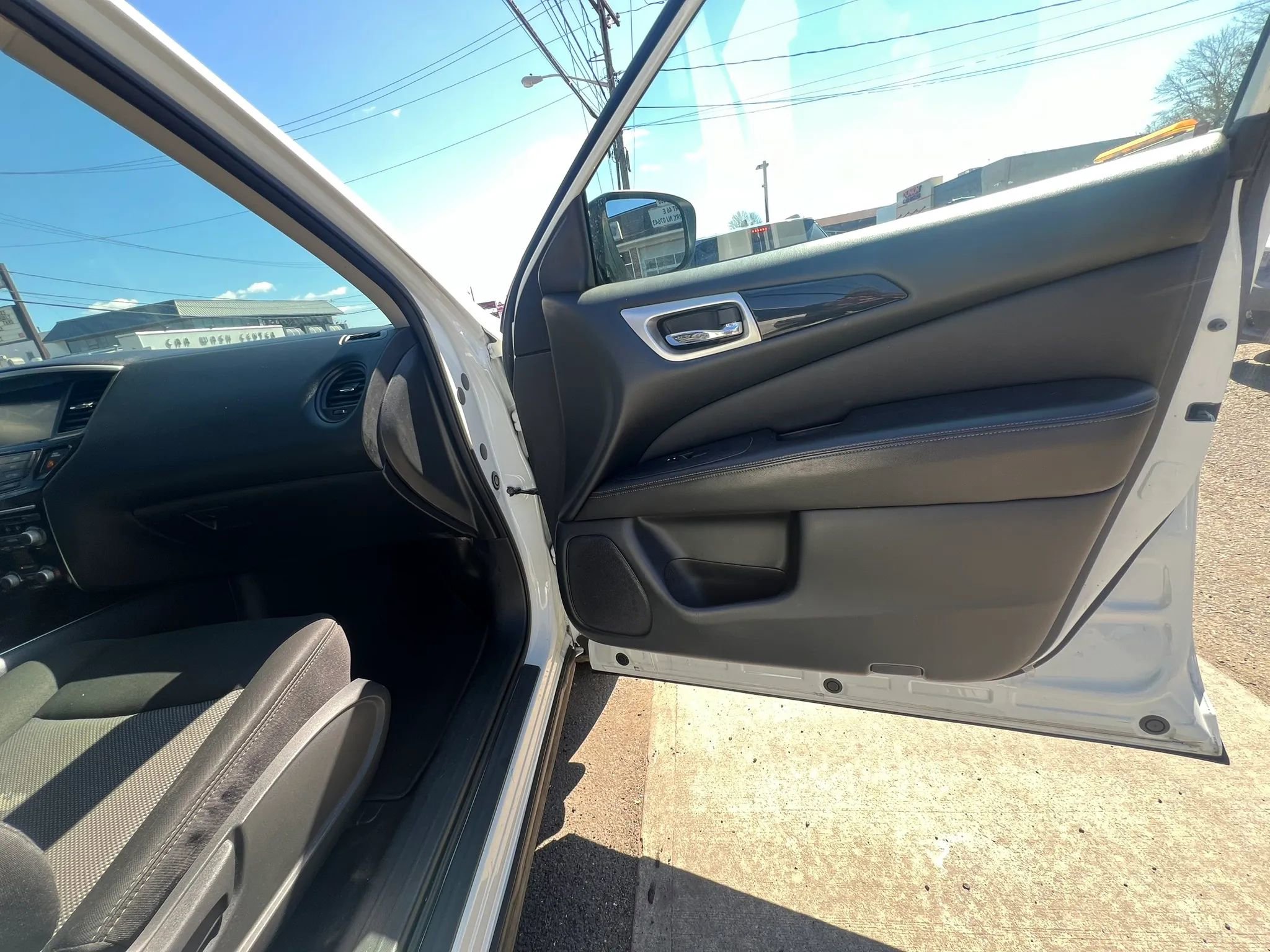 Used 2019 Nissan Pathfinder S image 30