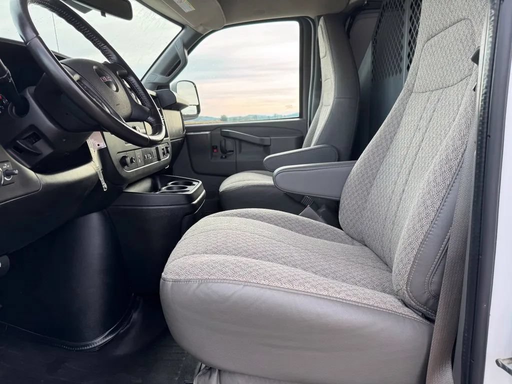 Used 2020 GMC Savana 3500 Extended w/ Driver Convenience Package RWD image 9