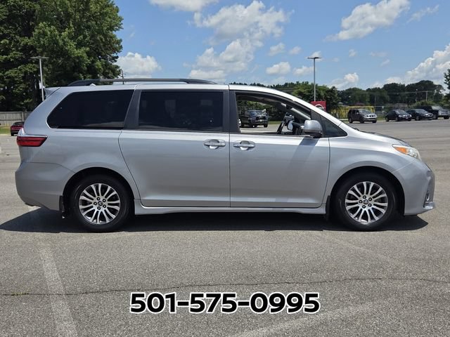 Used 2018 Toyota Sienna XLE w/ XLE Navigation Package FWD image 6