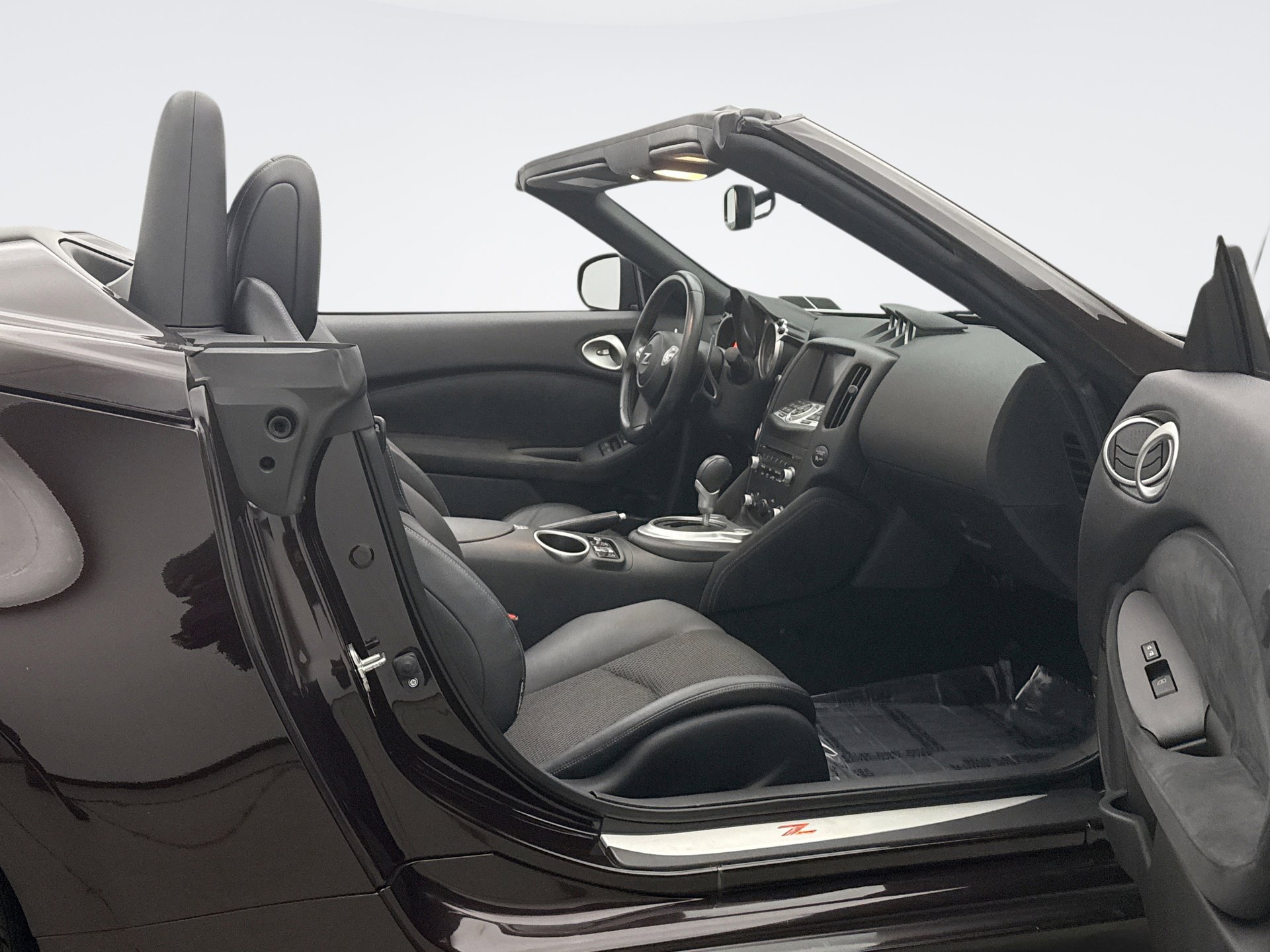 Used 2017 Nissan 370Z Touring image 18