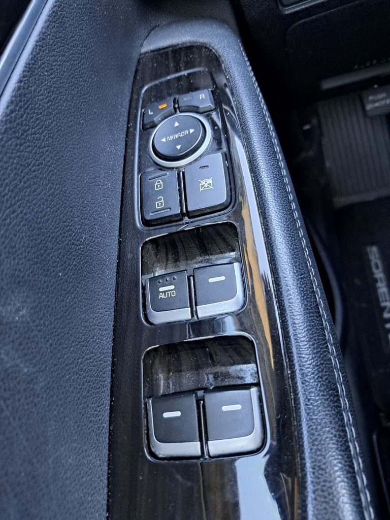 Used 2019 Kia Sorento L image 15