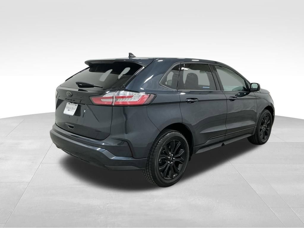 Used 2022 Ford Edge SE w/ Black Appearance Package image 4