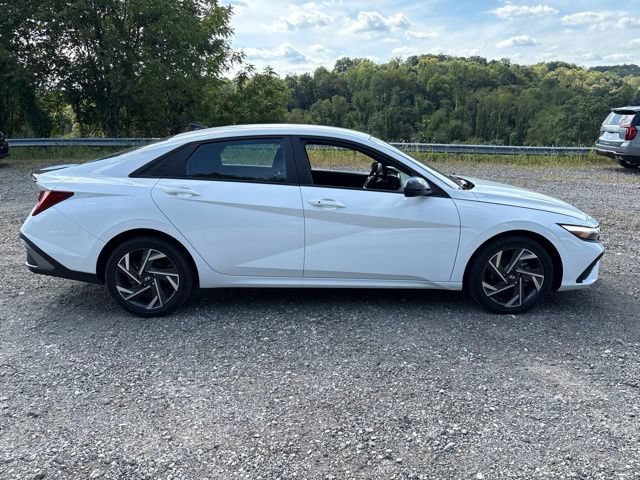Used 2025 Hyundai Elantra SEL FWD image 6