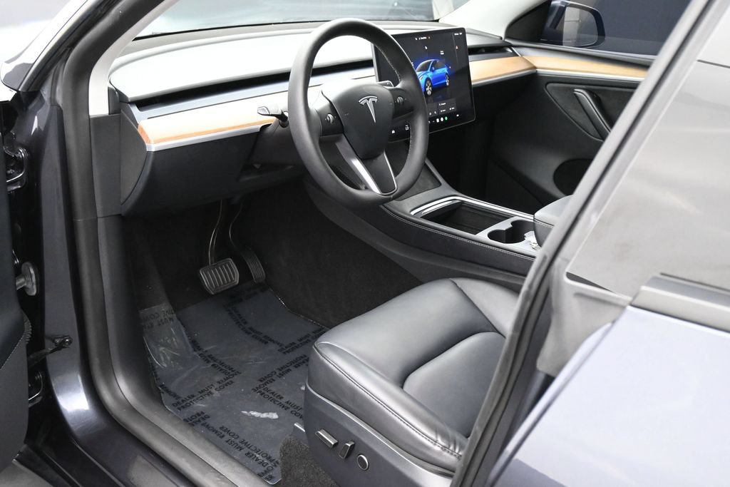 Used 2024 Tesla Model Y Long Range AWD/4WD image 2