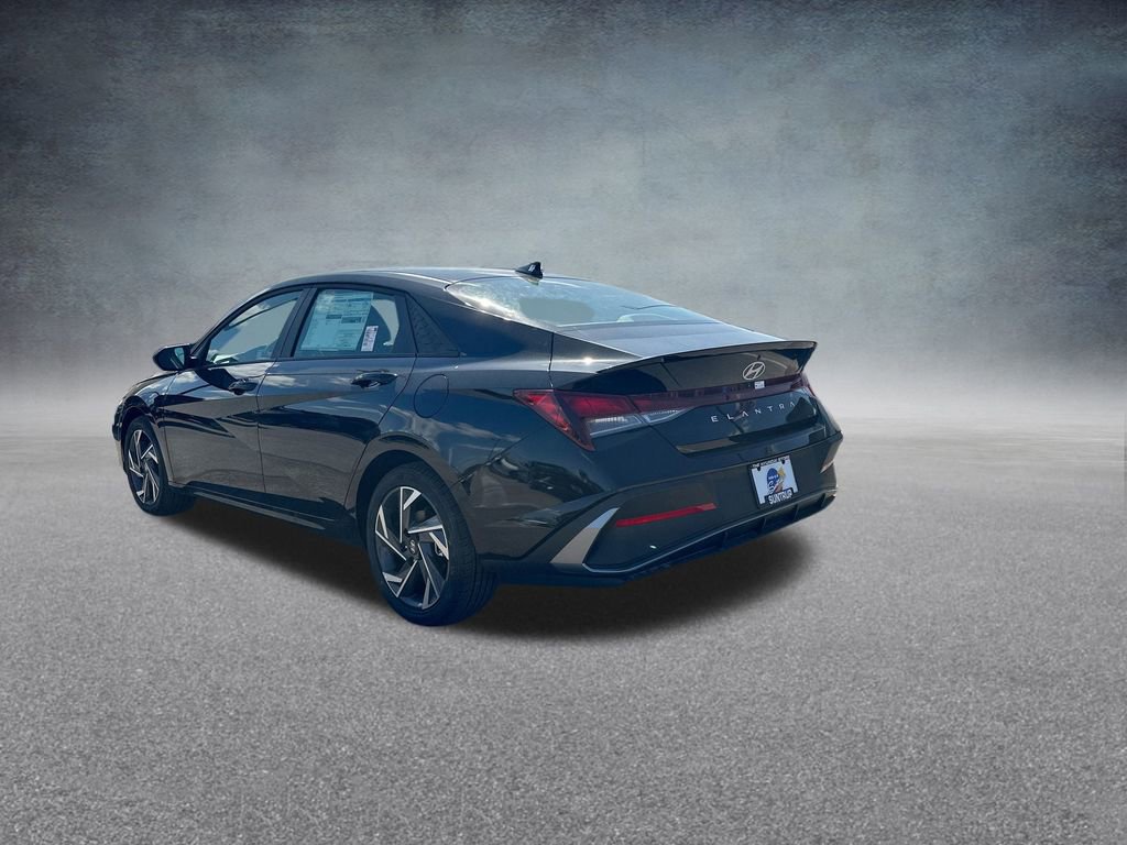 Used 2025 Hyundai Elantra Sport image 29