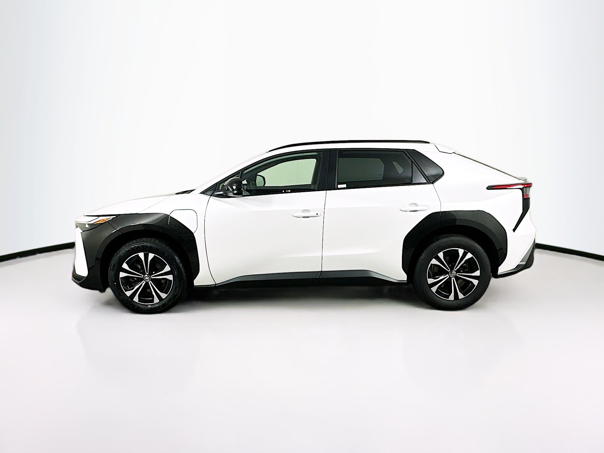Used 2024 Toyota bZ4X AWD w/ Weather Package image 4