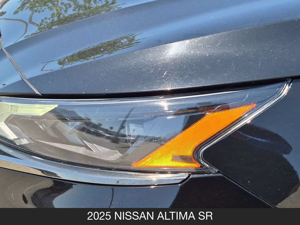 Used 2025 Nissan Altima 2.5 SR FWD image 10