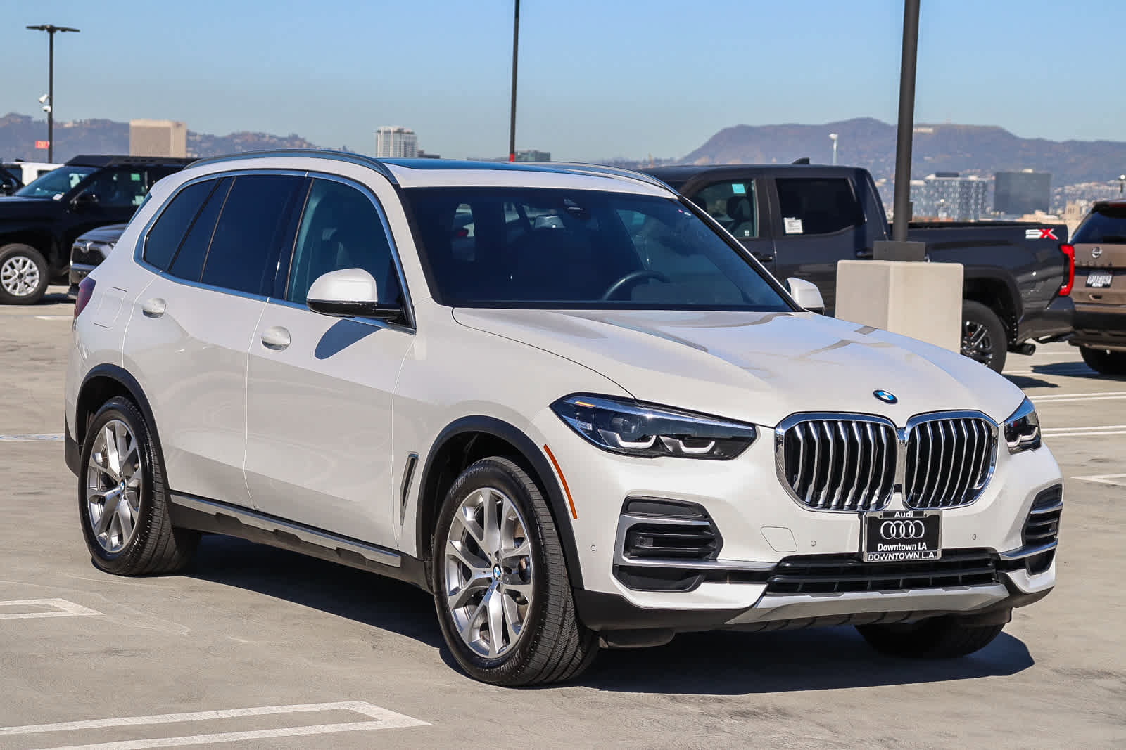 Used 2023 BMW X5 xDrive40i w/ Luxury Seating Package image 3