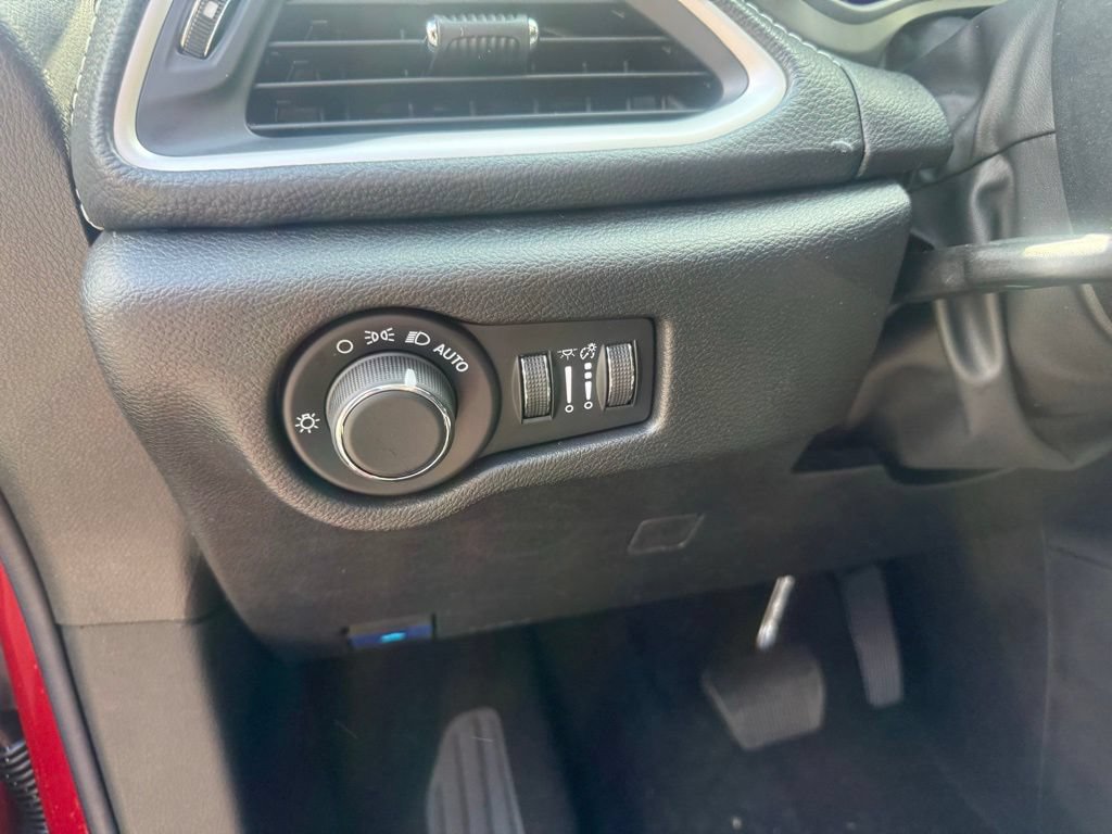 New 2027 Chrysler Pacifica Limited w/ Family Tech Group FWD image 14