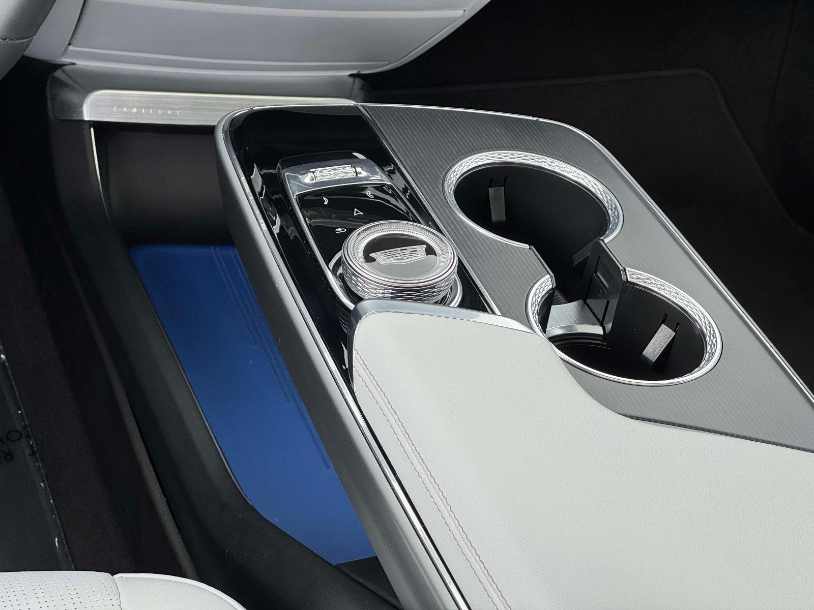 Certified 2024 Cadillac Lyriq Luxury AWD/4WD image 5