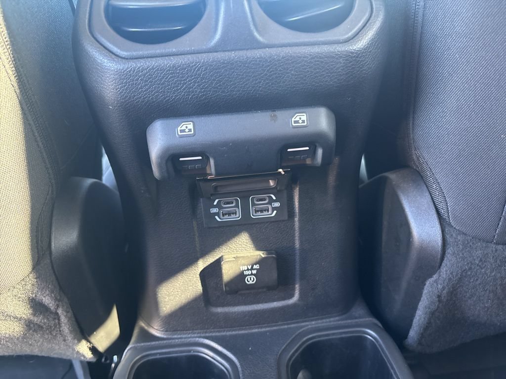 Used 2022 Jeep Wrangler Unlimited Sahara w/ LED Lighting Group AWD/4WD image 37